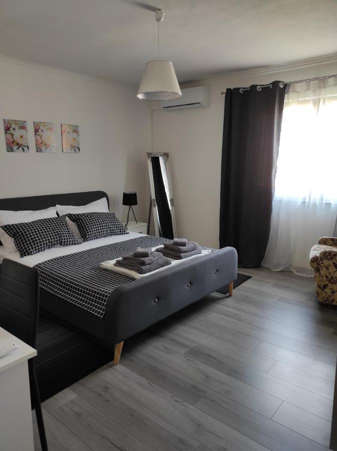 Apartman Domi スルニュ エクステリア 写真